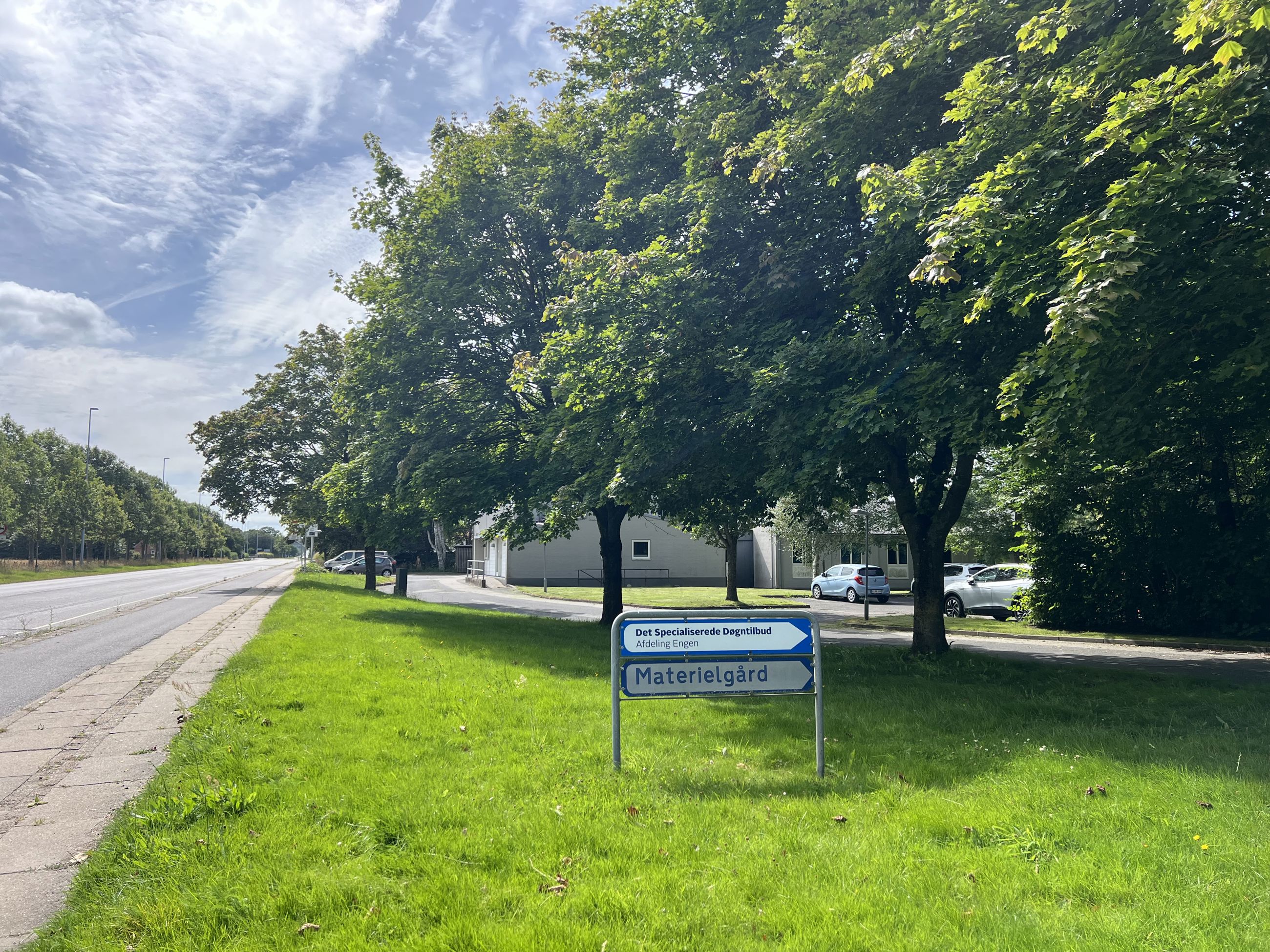 Engen Udefra Vejen, skilt der viser vej