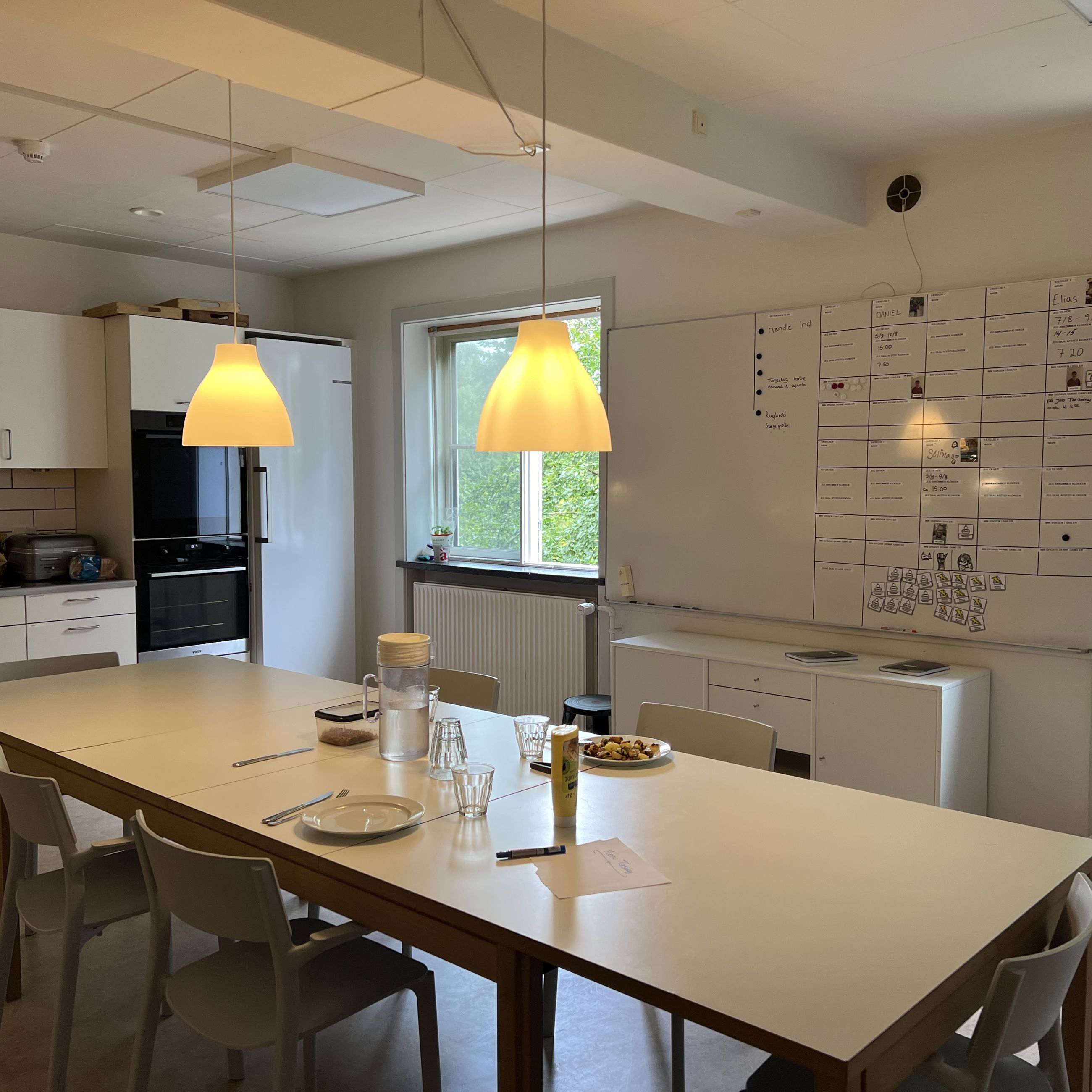 Horisonten Fællesstue med sofagruppe og sofabord