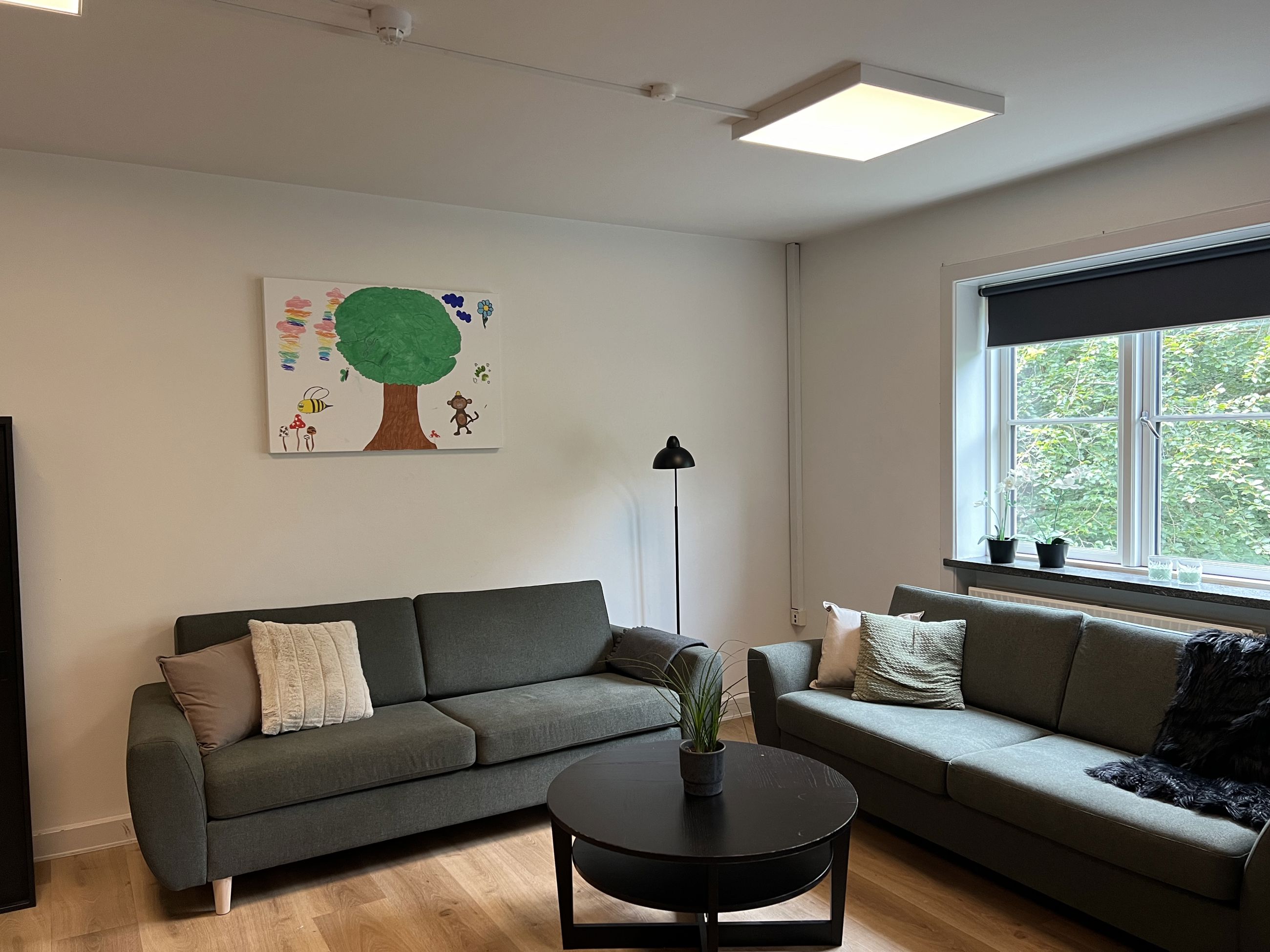 Horisonten Fællesstue med sofagruppe og sofabord