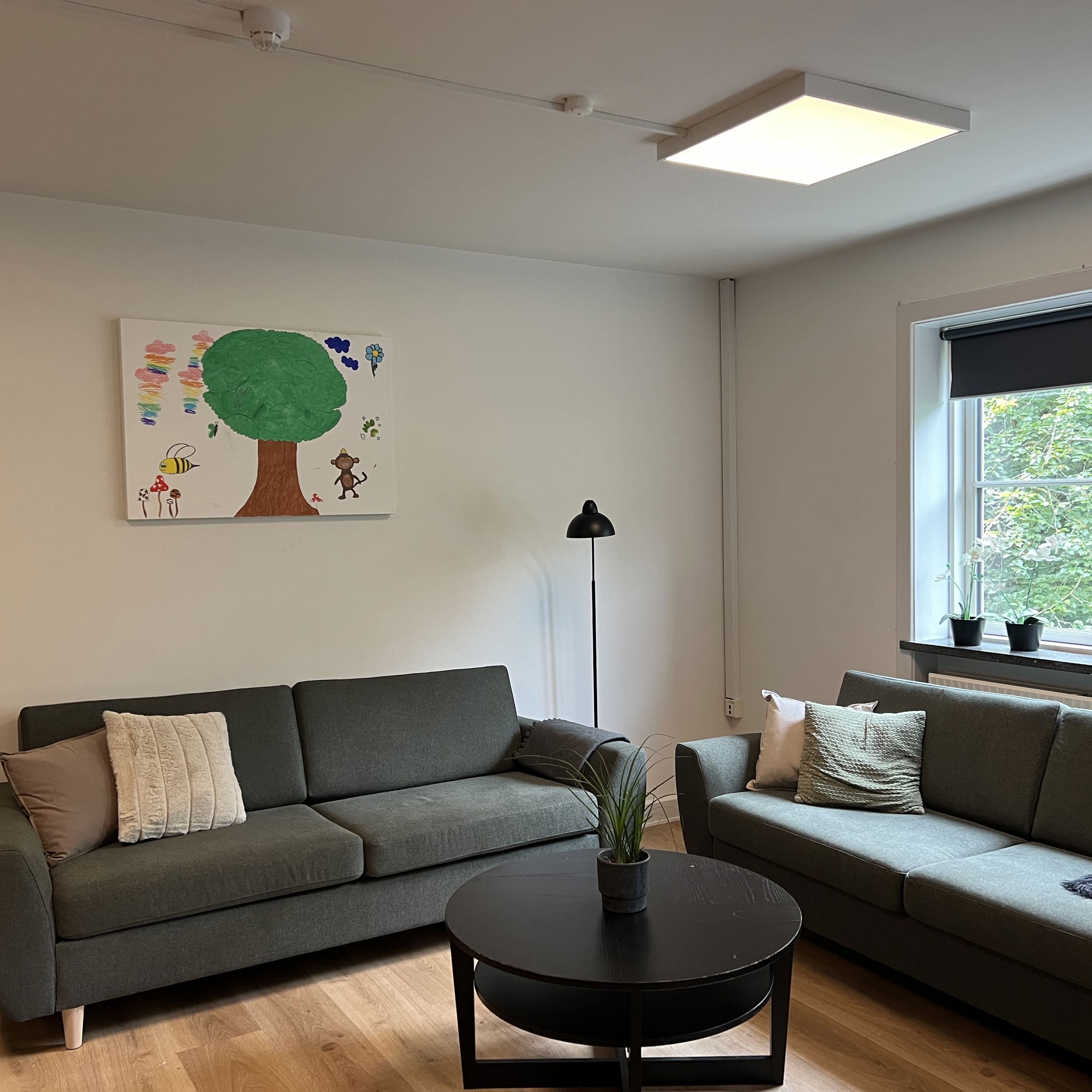 Horisonten Fællesstue med sofagruppe og sofabord