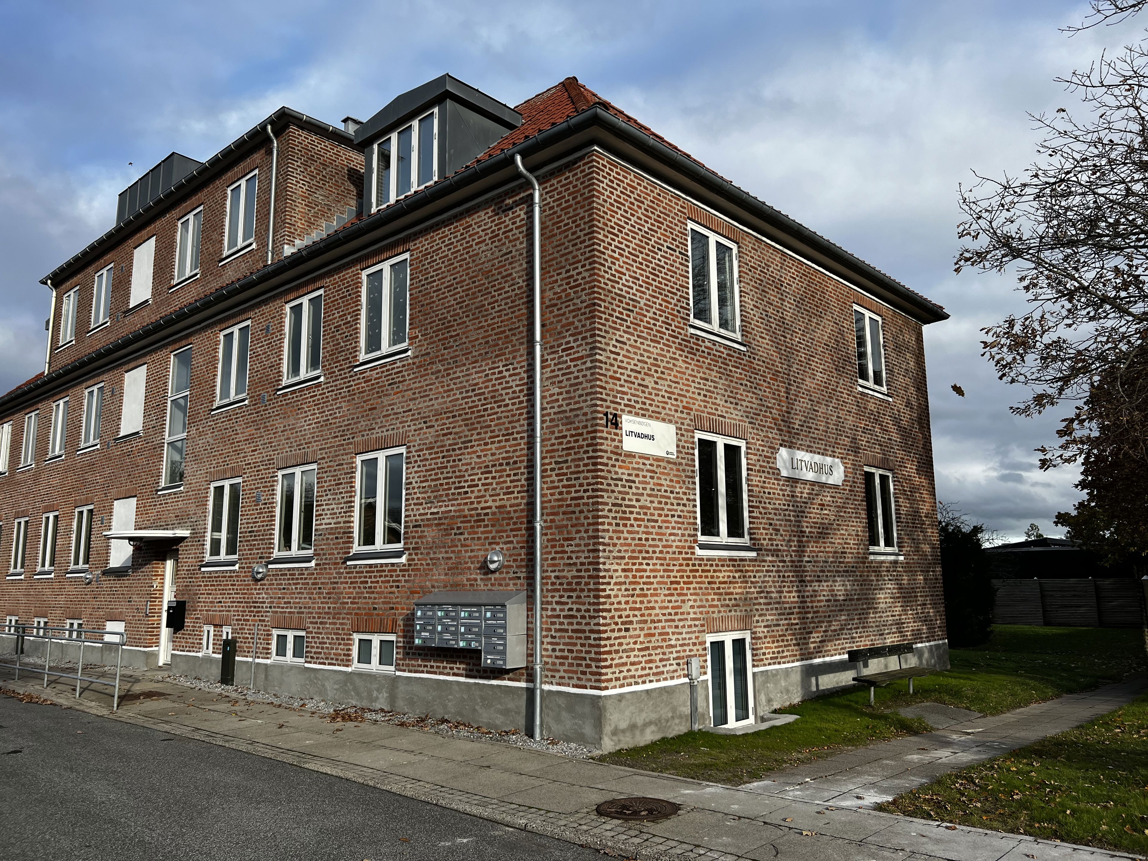 Litvadhus udefra