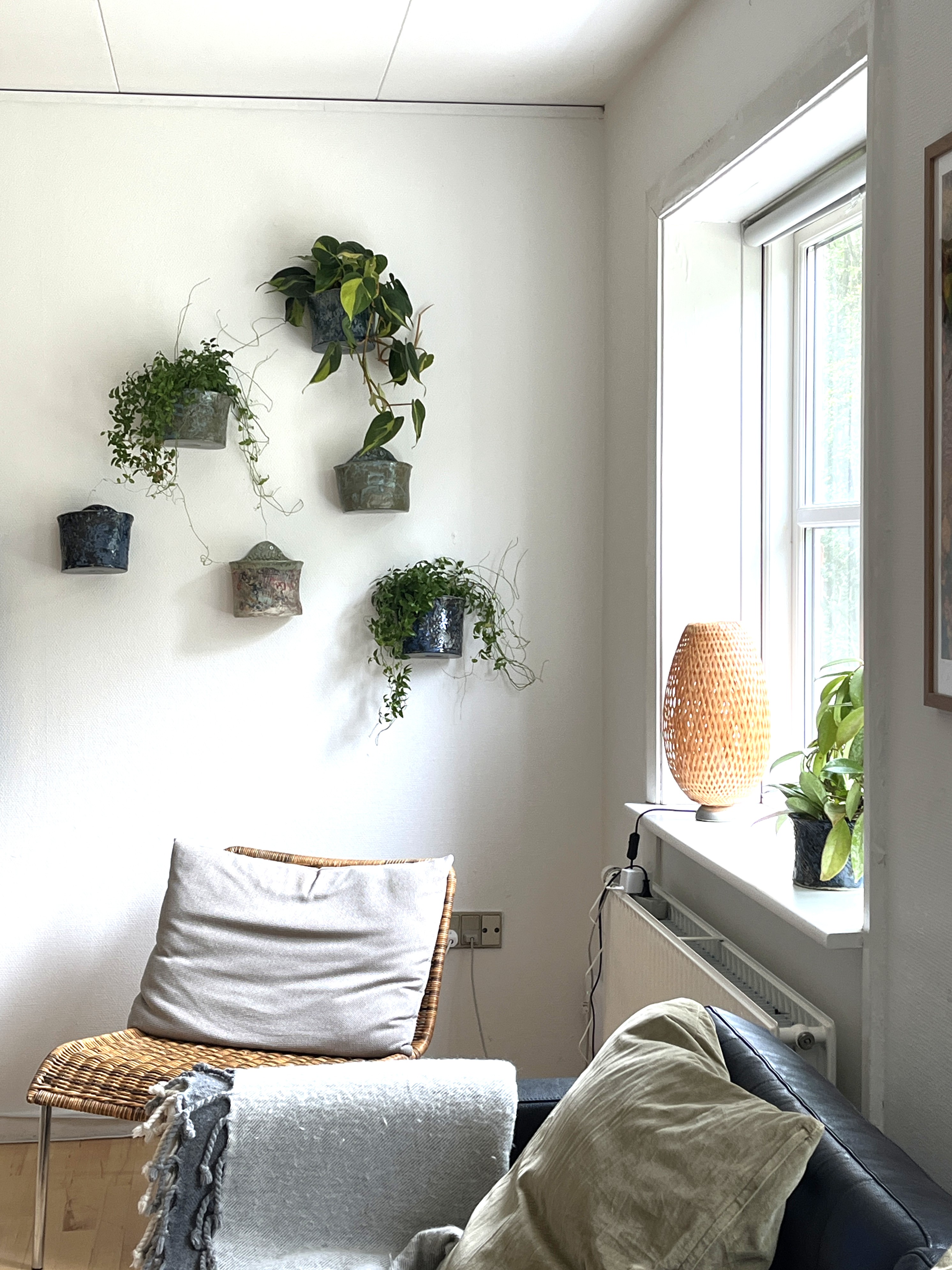 Pitsvej Hyggehjørne Med Lænestol Og Planter