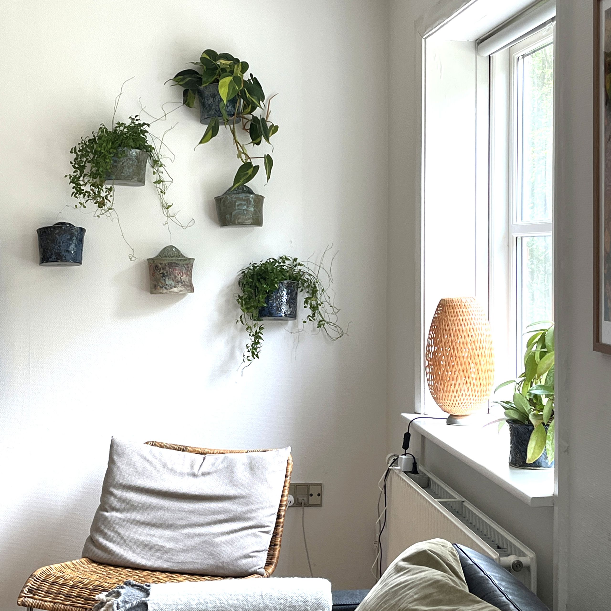 Pitsvej Hyggehjørne Med Lænestol Og Planter