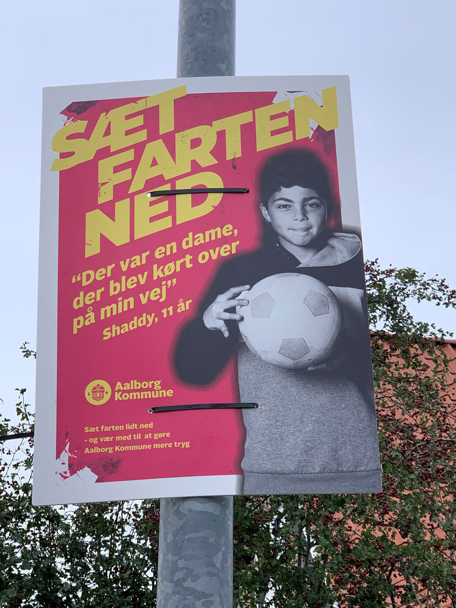Plakat med 'Sæt farten ned'