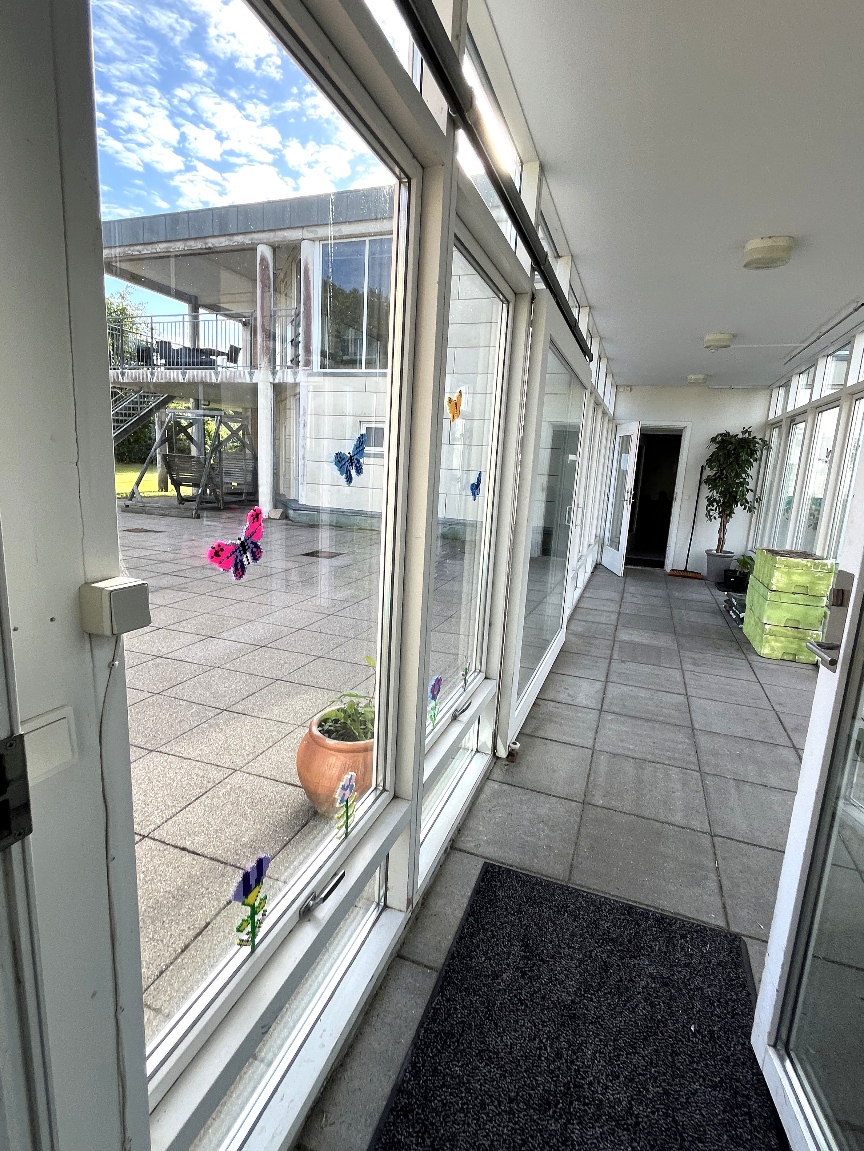 Indgangsparti På Sonjavej Med Perleplader