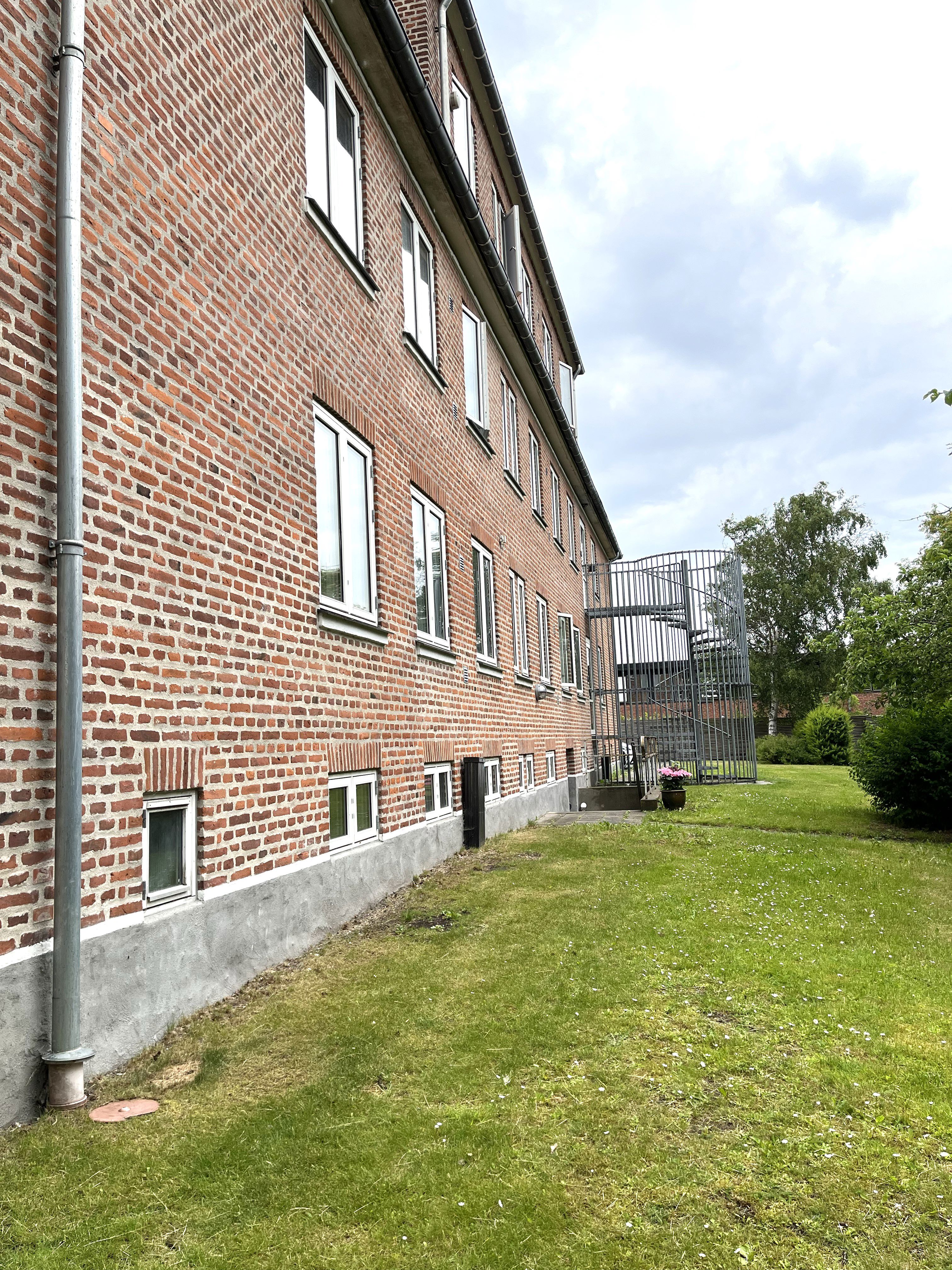 Litvadhus Bagsiden Af Huset