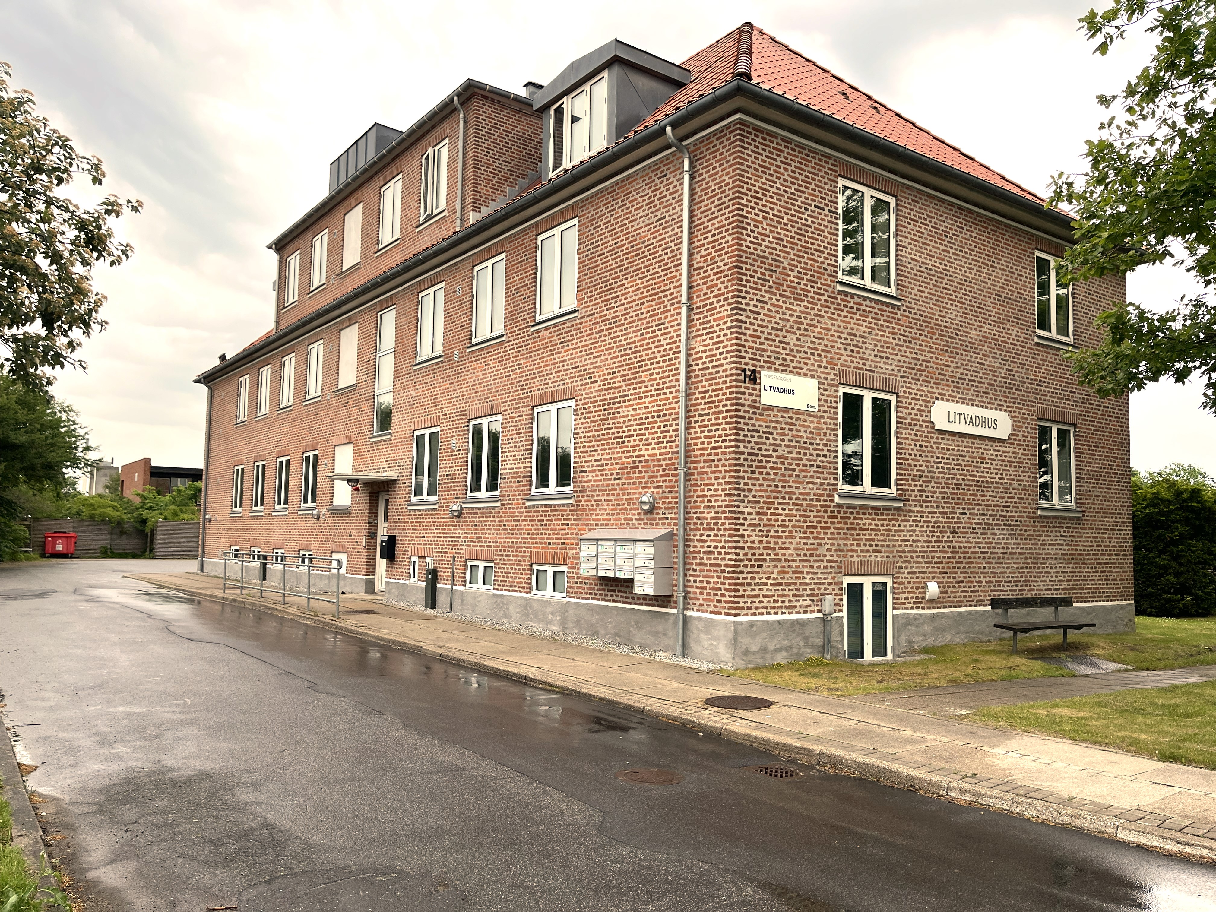 Litvadhus Facade Set Fra Vejen