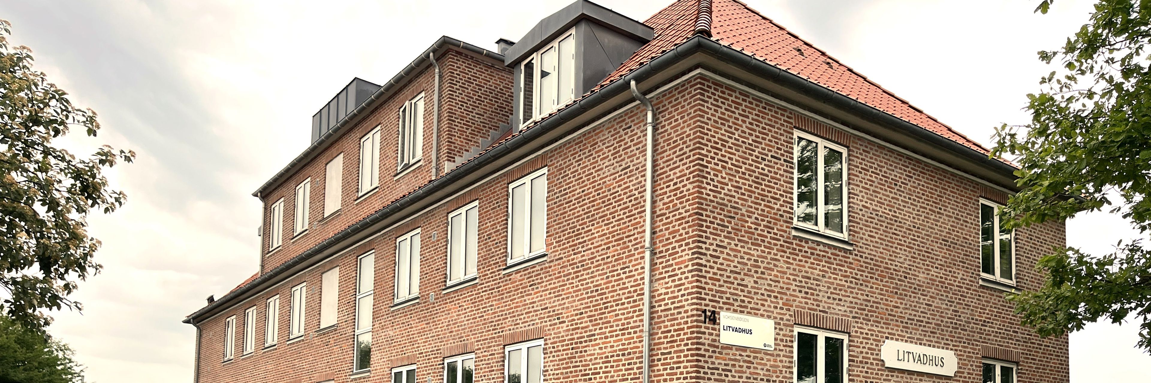 Litvadhus Facade Set Fra Vejen