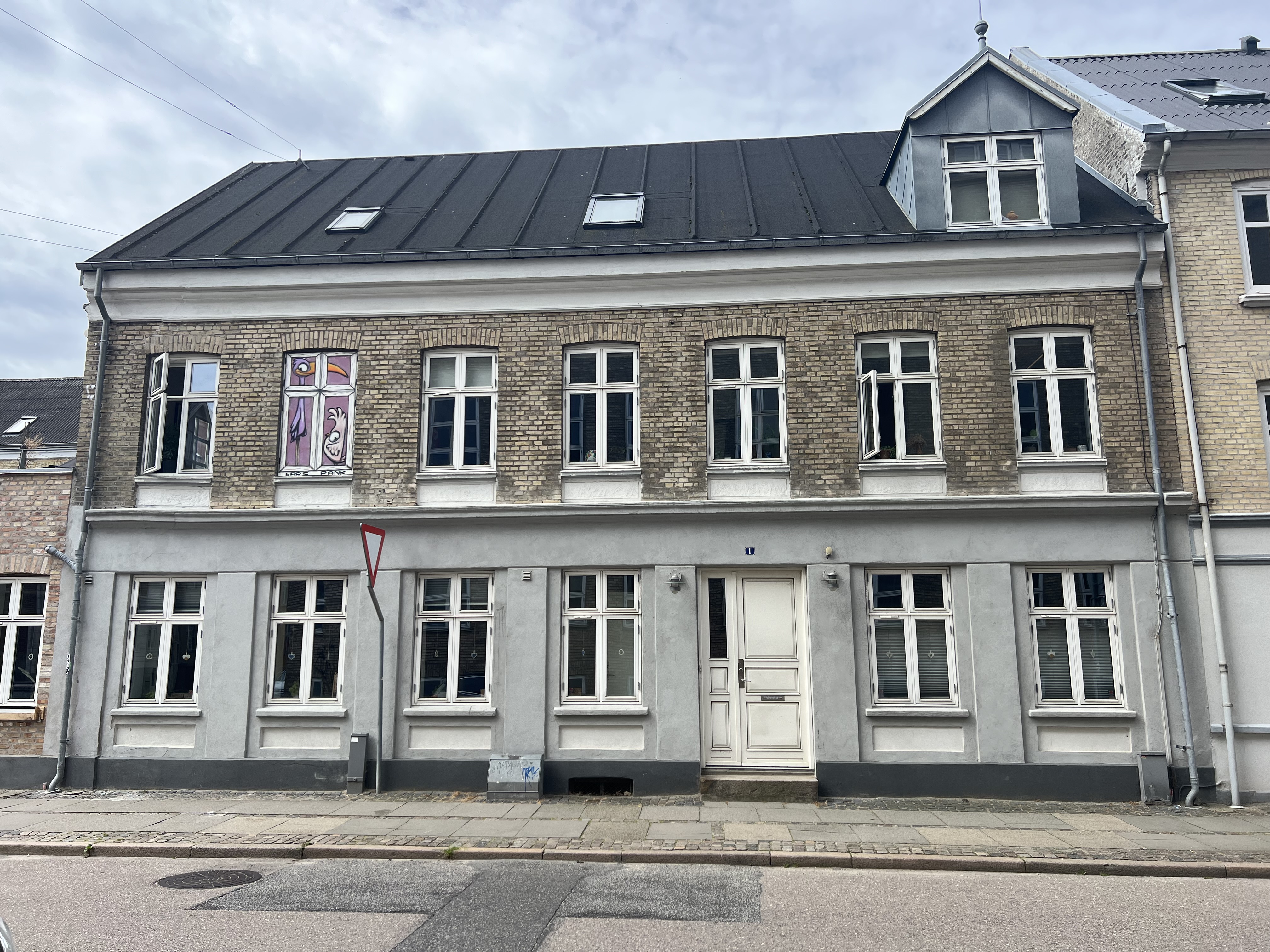 Poul Paghs Gade Bygningen udefra, indgang