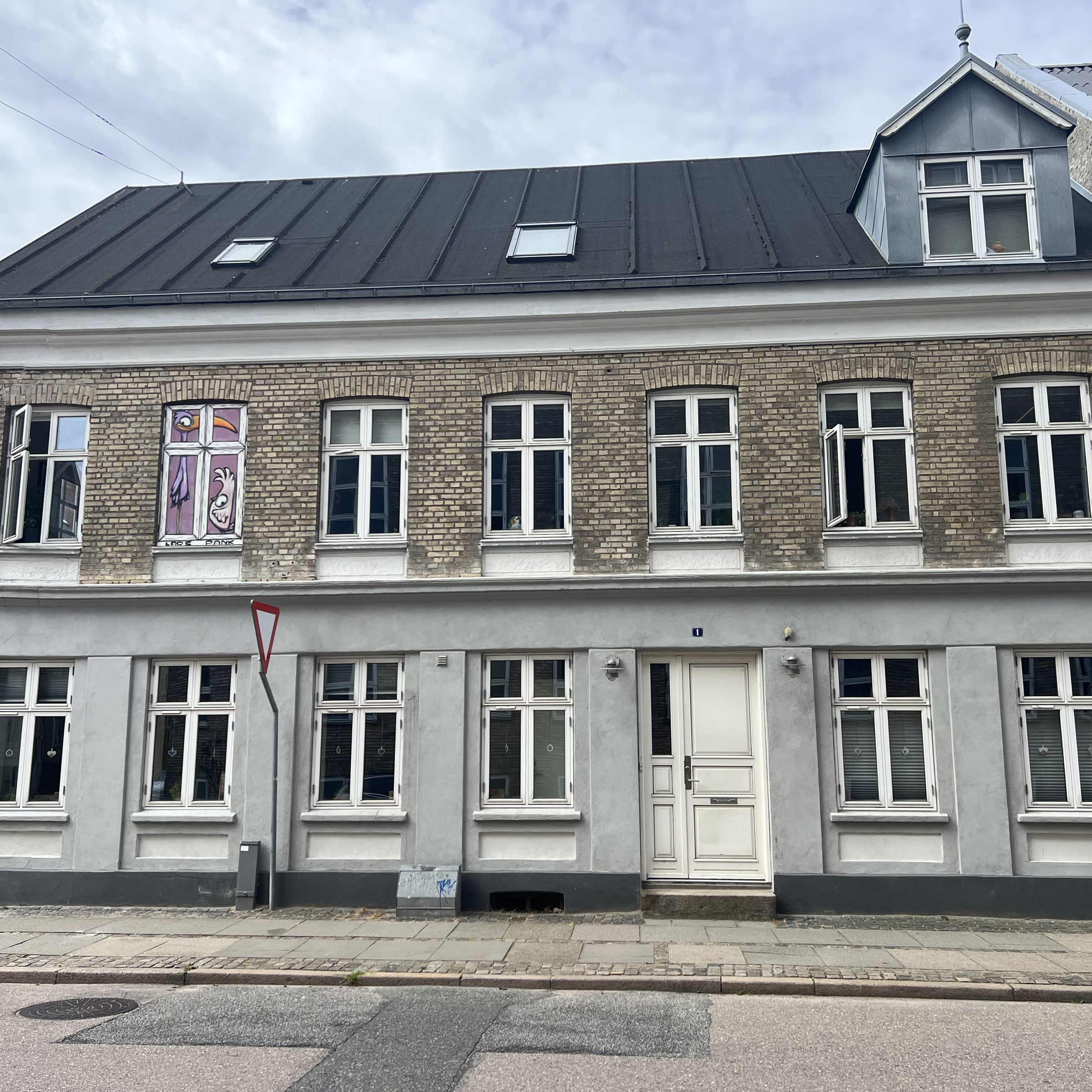 Poul Paghs Gade Bygningen udefra, indgang