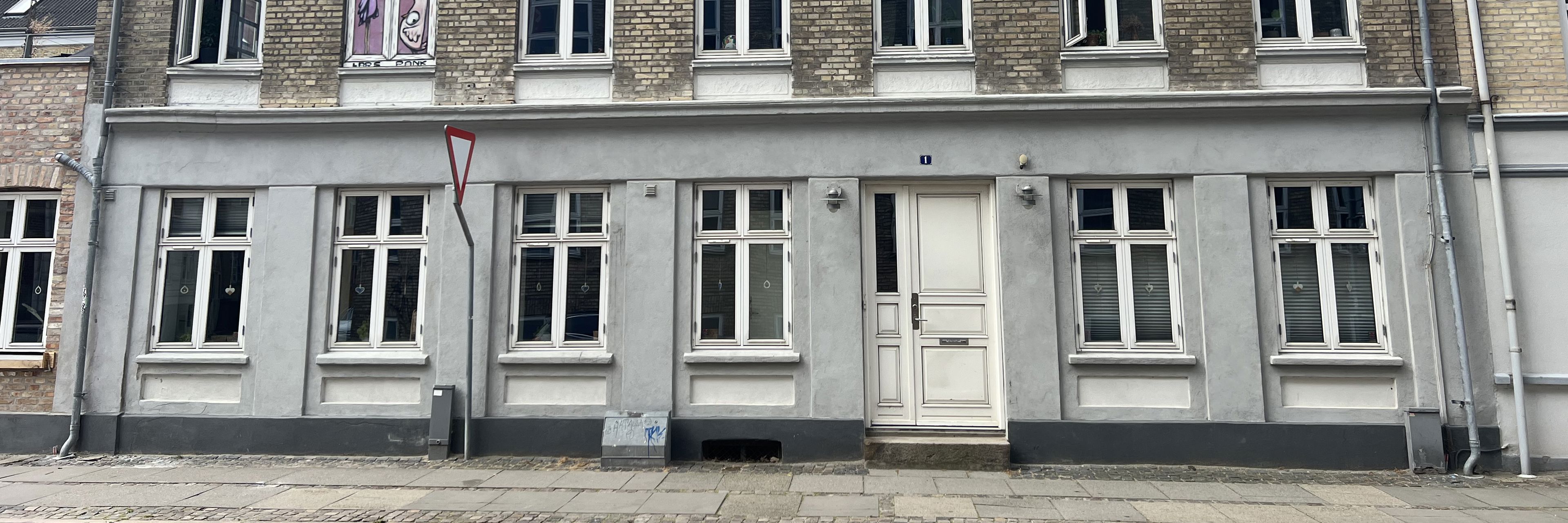 Poul Paghs Gade Bygningen udefra, indgang