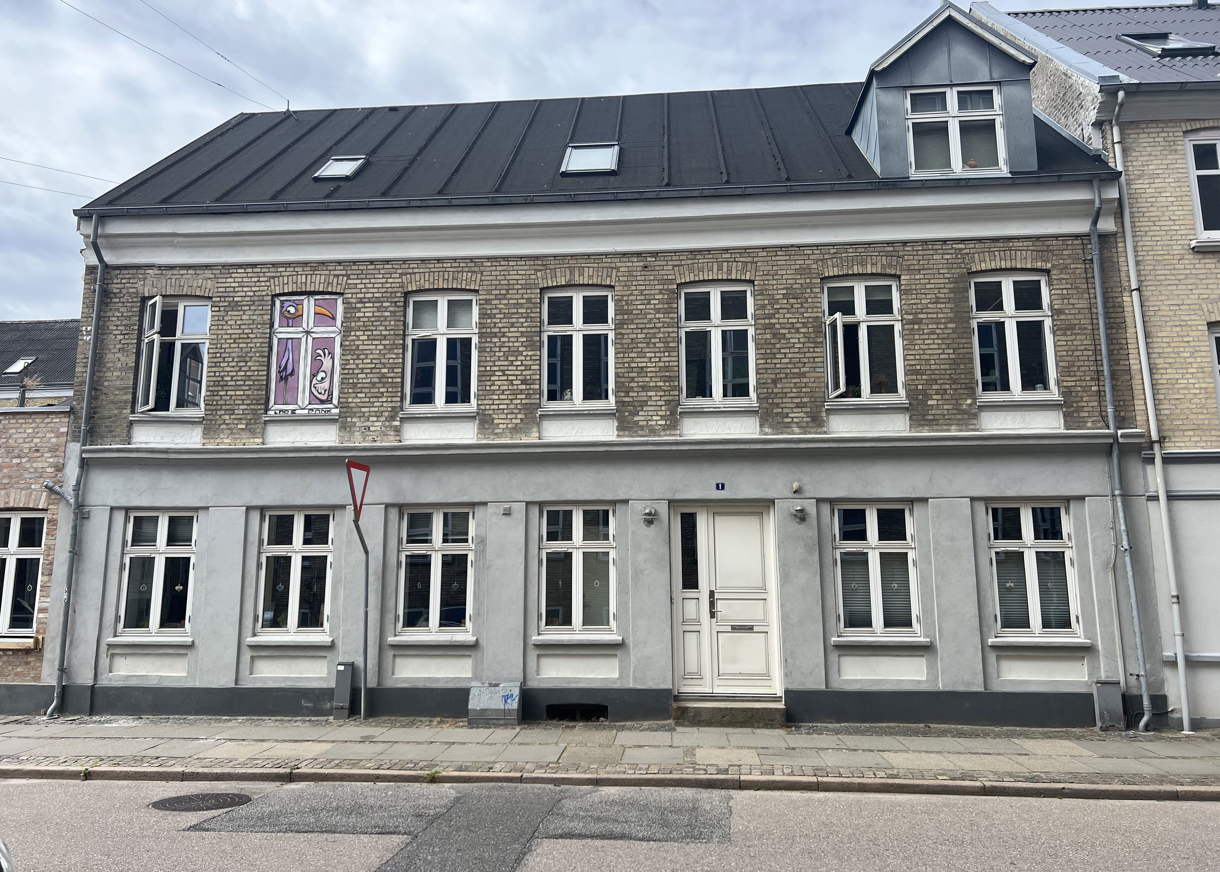 Poul Paghs Gade Bygningen udefra, indgang