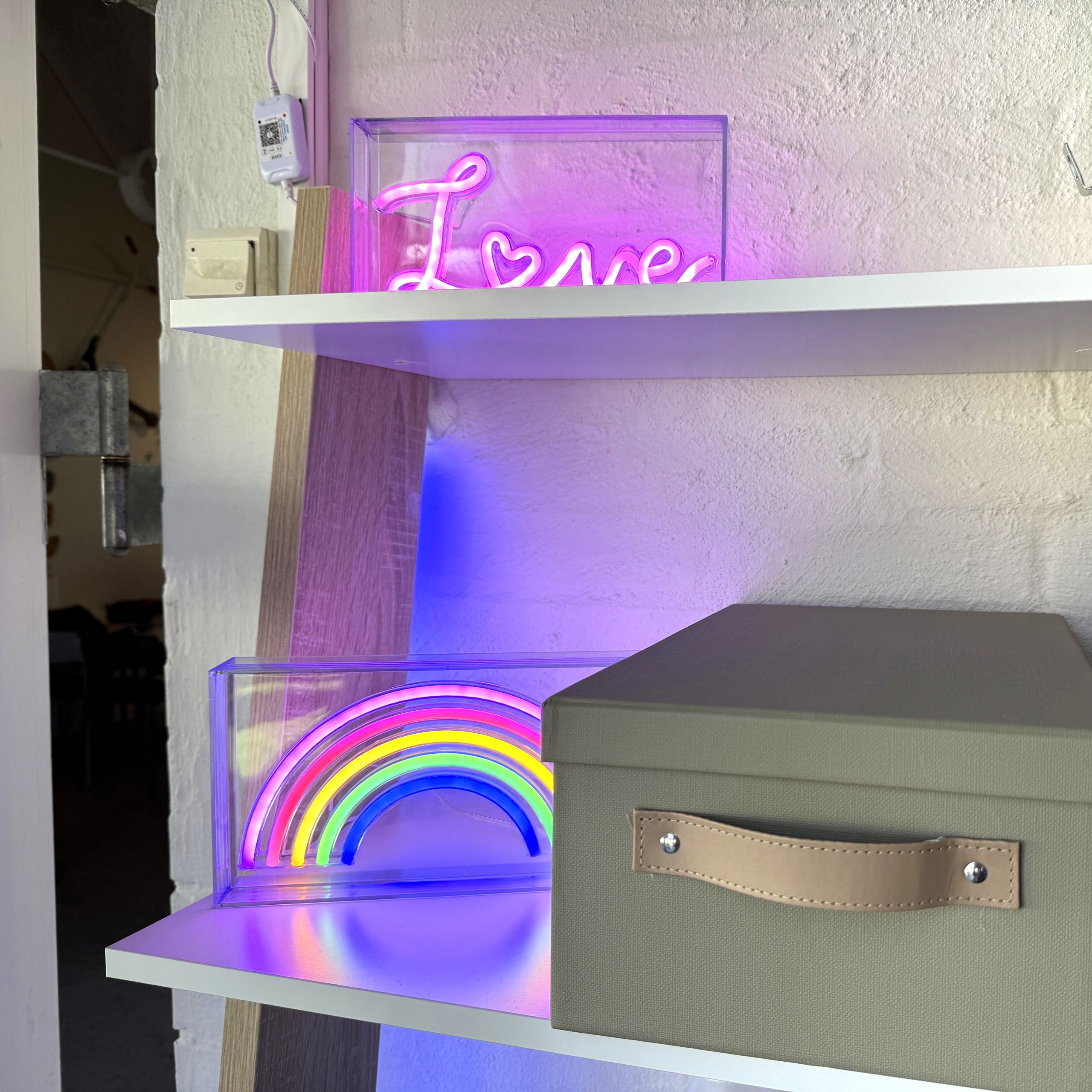 Hylde Neon