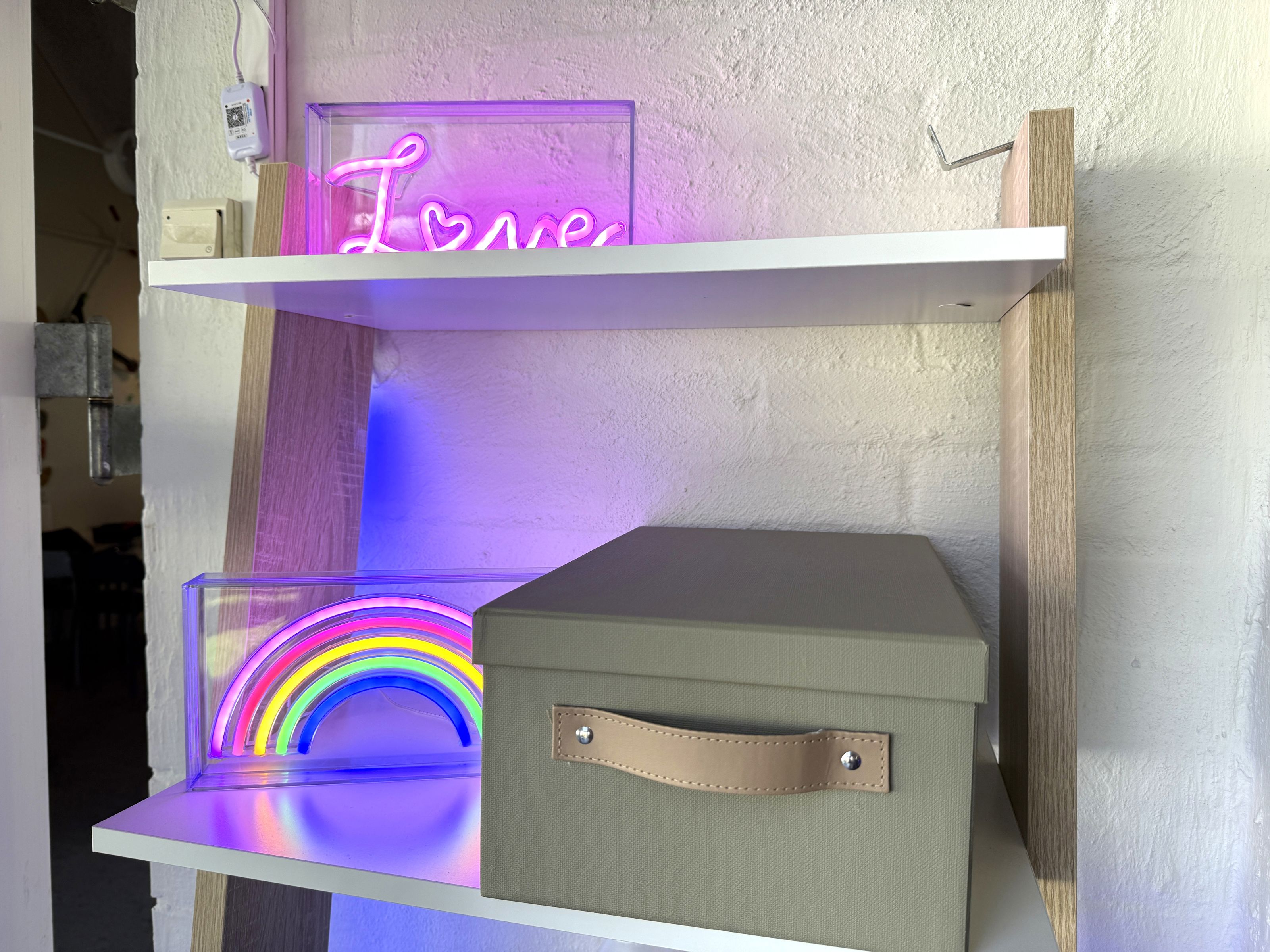 Hylde Neon