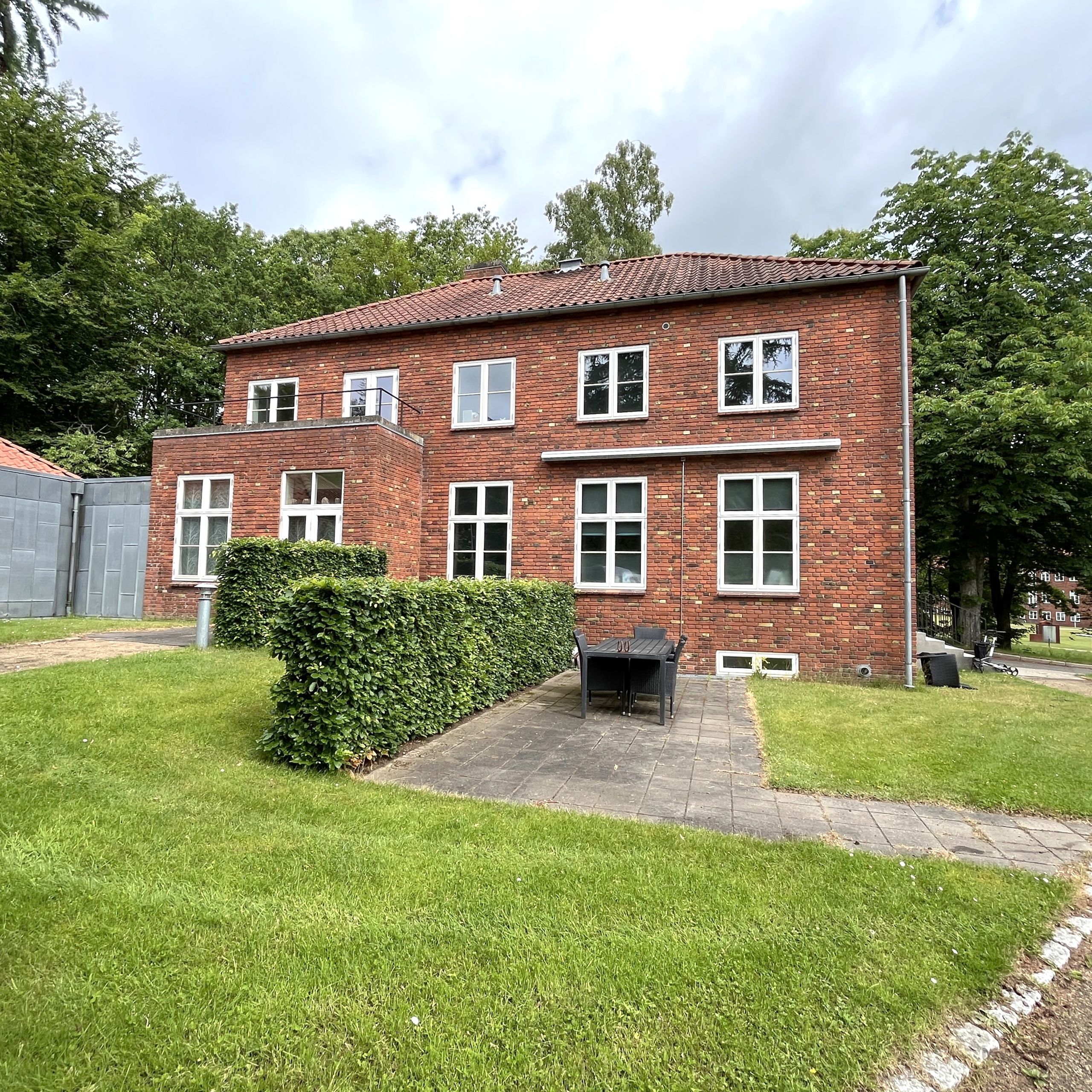 Brinken Set Fra Haven Med Terassemiljø
