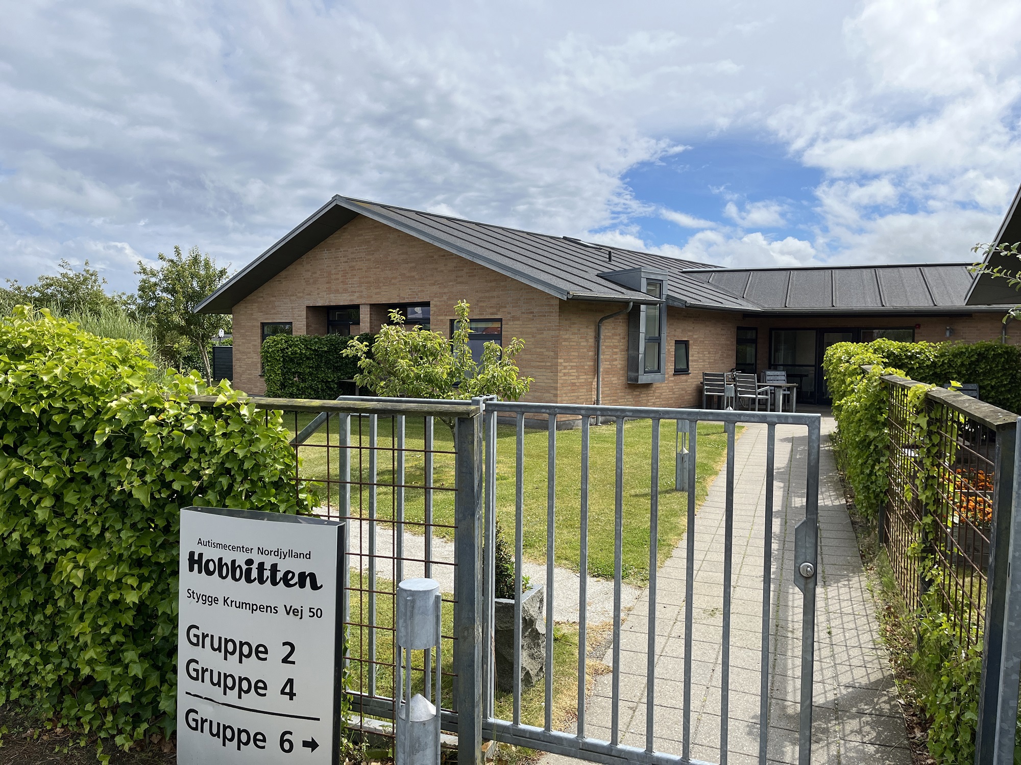 Hobbitten med låge foran